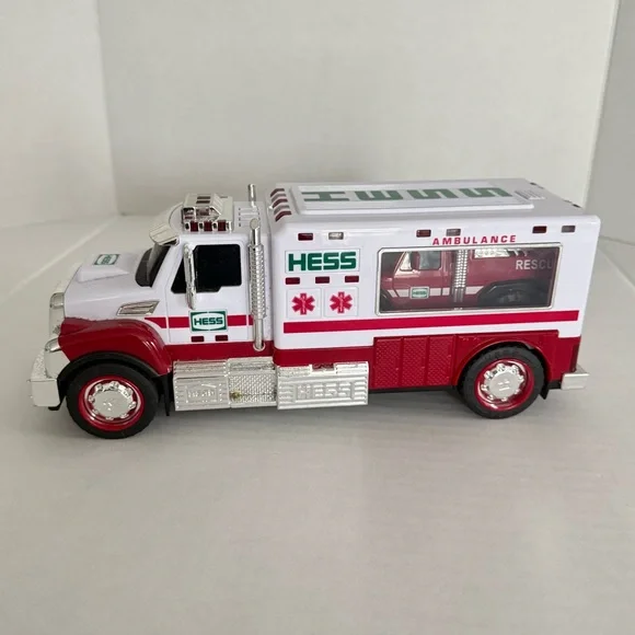 Hess Ambulance and Rescue Truck 2020/Hess Fire Truck and Ladder Rescue Set 2015 - Picture 13 of 17